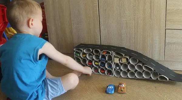 Garaż na Resoraki DIY: Proste Projekty i Inspiracje Krok po Kroku